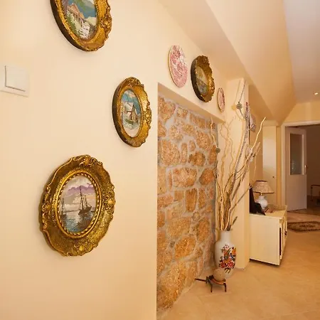 Authentic Stone House Jeanette * Gljev