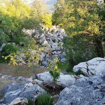 Authentic Stone House Jeanette * Gljev