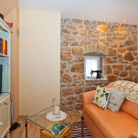 Authentic Stone House Jeanette Holiday home *