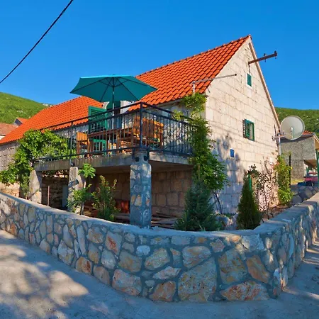 Authentic Stone House Jeanette Gljev